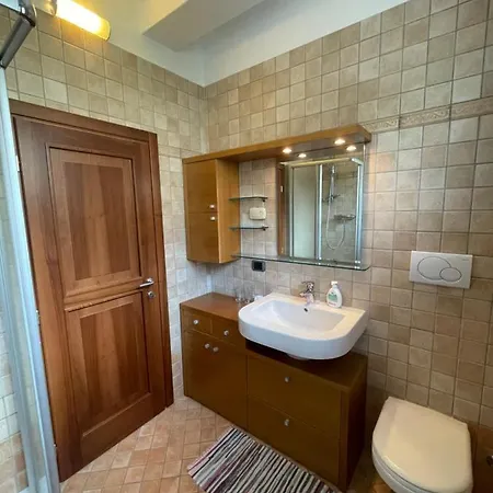 Casa de Férias Terraced House With Garden In - Larihome A13 Dongo